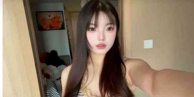 妩媚诗晨嫩粉如初