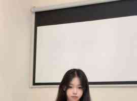 娇小萝莉嫩妹奶盖